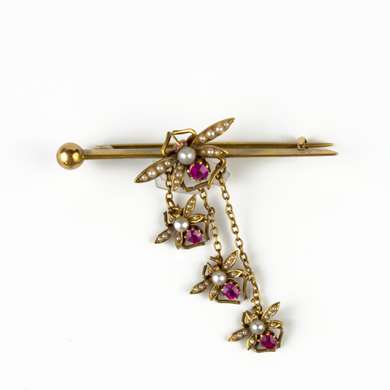 Fly gold brooch with pearls and rubies