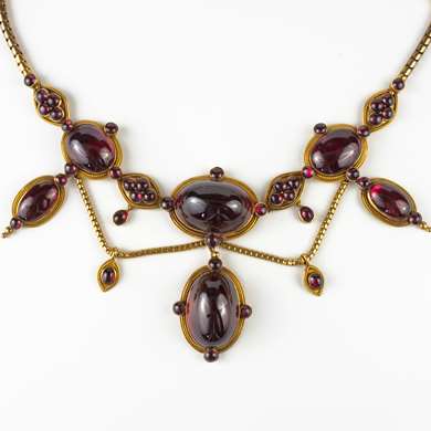 Victorian gold and garnet necklace