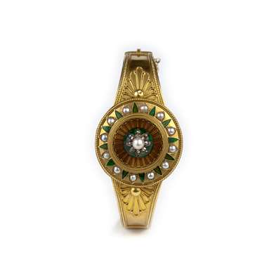 Bracelet Néo Etrusque en or,  email vert et perles
Signé Carlo Giuliano