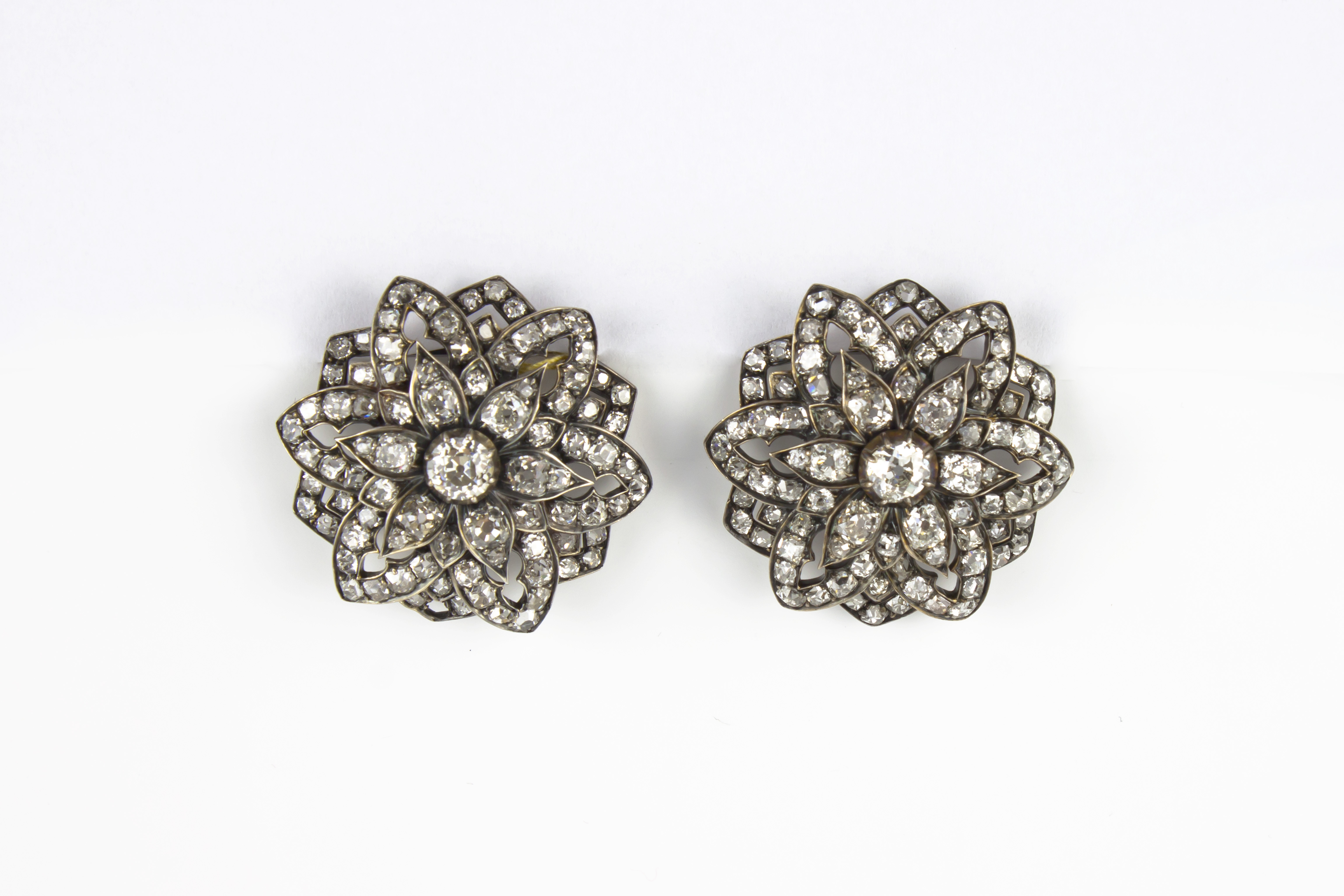 Pair of gold and diamant victorian clips earring